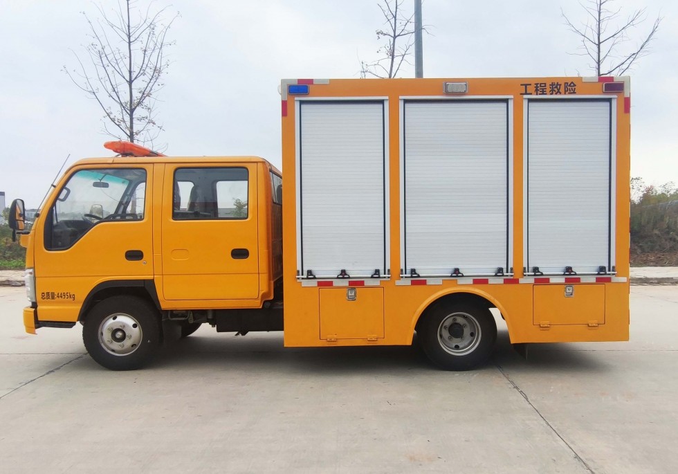 齊東方牌五十鈴雙排救險(xiǎn)車(chē)-1000方排水量
